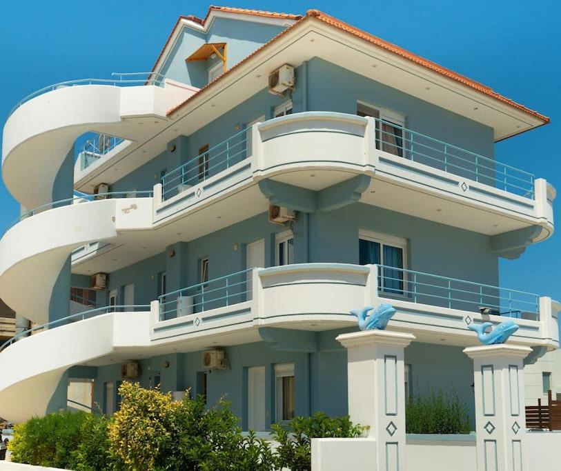Megat Seaview And Seaside Apartments Lalyssos Eksteriør billede