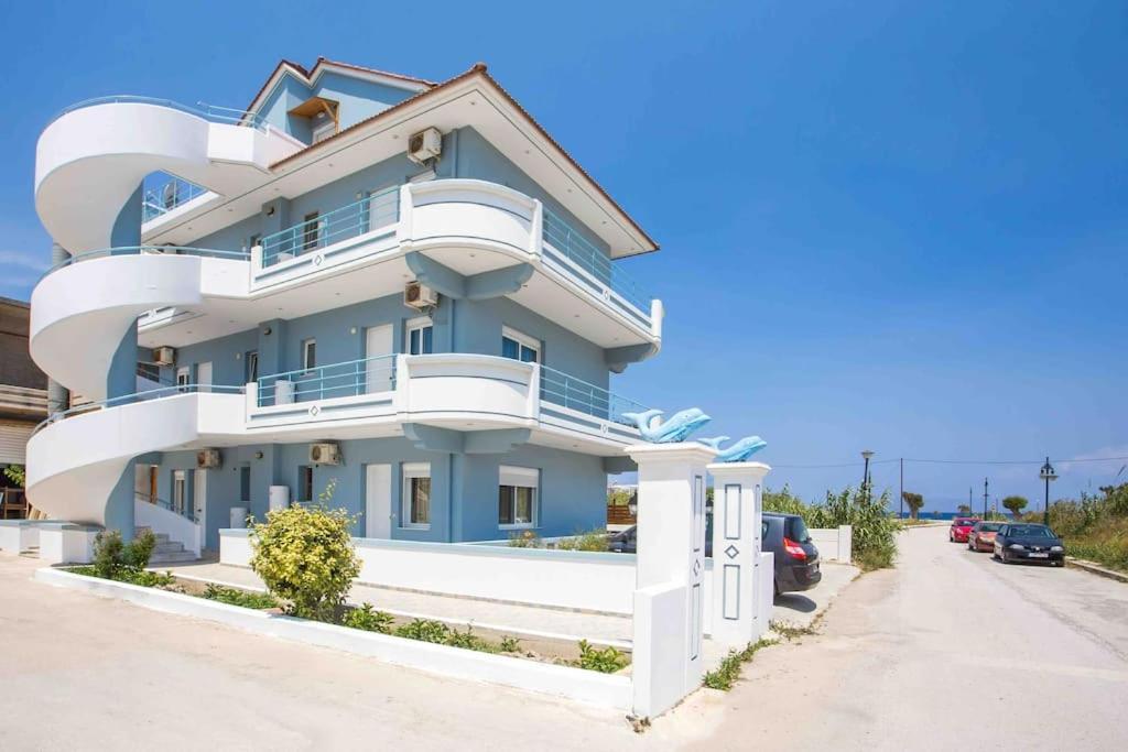 Megat Seaview And Seaside Apartments Lalyssos Eksteriør billede