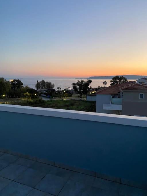 Megat Seaview And Seaside Apartments Lalyssos Eksteriør billede