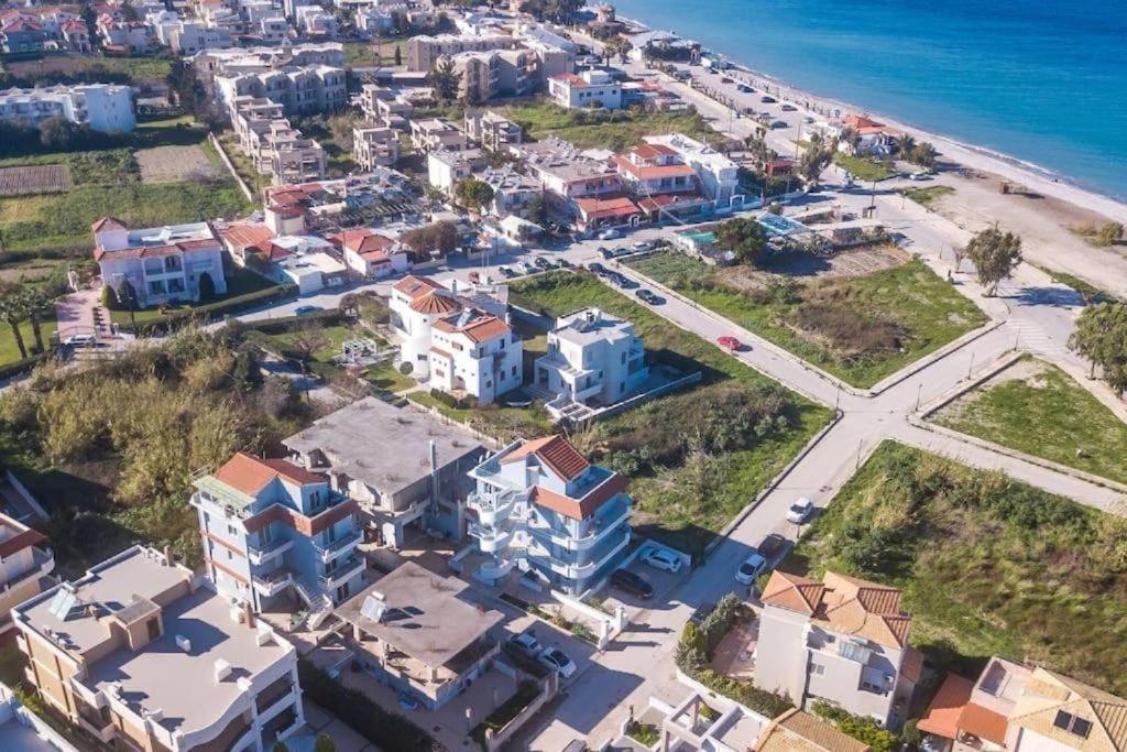 Megat Seaview And Seaside Apartments Lalyssos Eksteriør billede