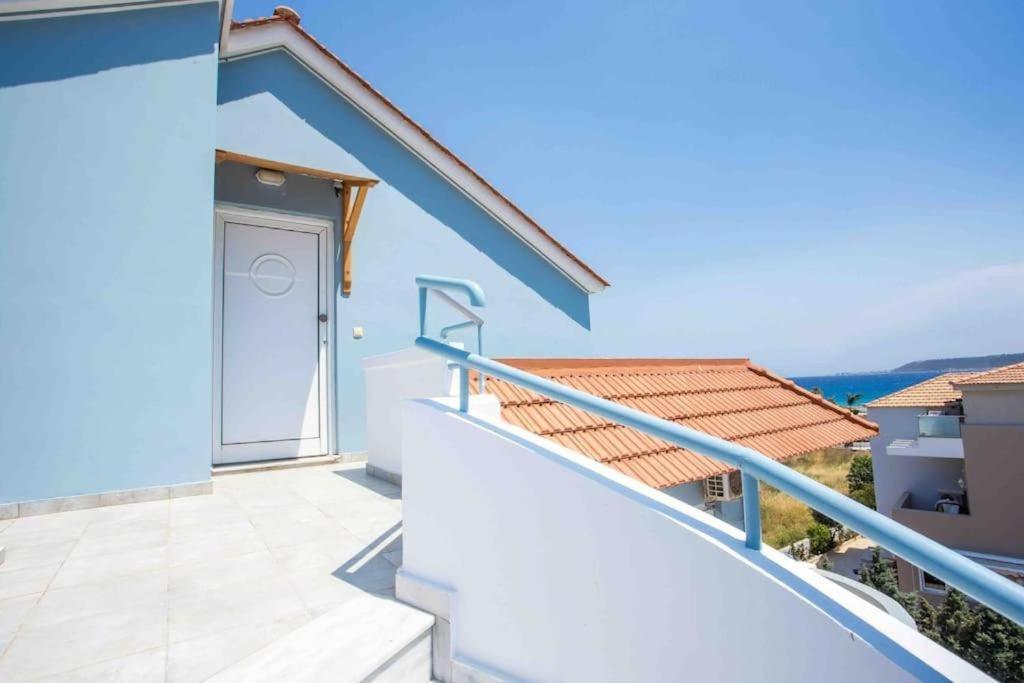 Megat Seaview And Seaside Apartments Lalyssos Eksteriør billede